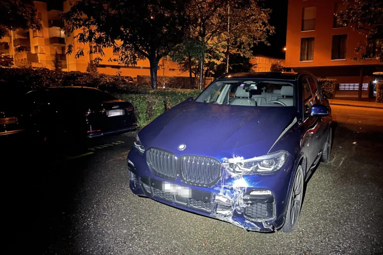 Stadt St. Gallen – 18-Jährige fährt nach Unfall davon – ihre Mutter ruft die Polizei