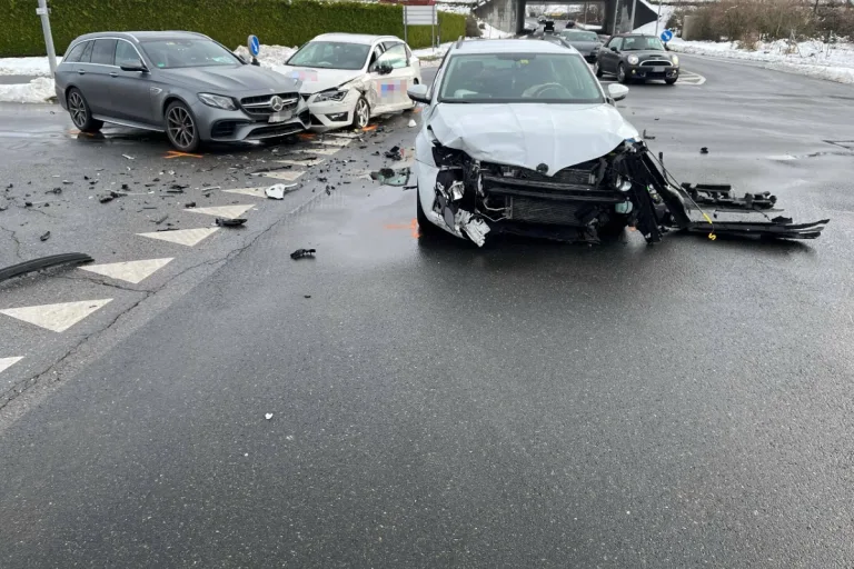 Sennwald SG - Drei Fahrzeuge in Unfall verwickelt 