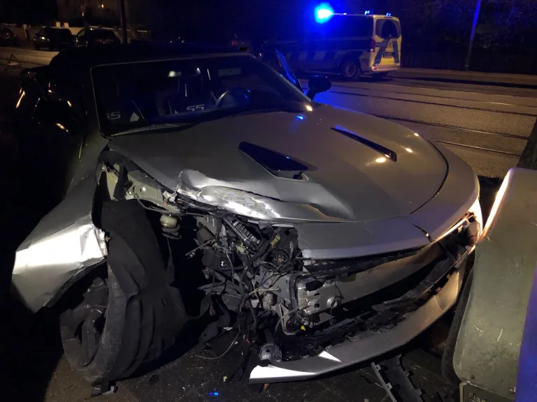 Bielefeld – Geliehenen Camaro geschrottet