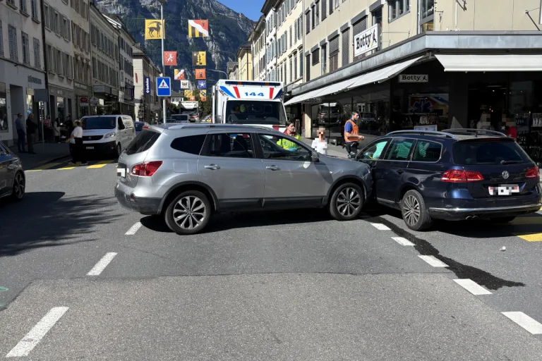 Unfall in Glarus – Lenkerin im Spital
