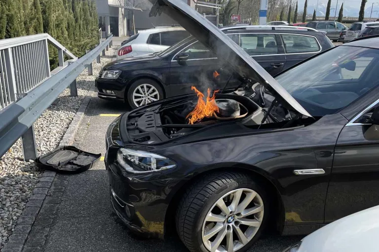 St.Margrethen SG - Auto fängt Feuer
