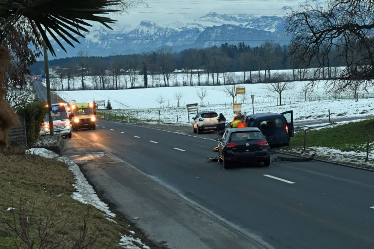 Emmenbrücke LU - Heftiger Aufprall - zwei Personen im Spital