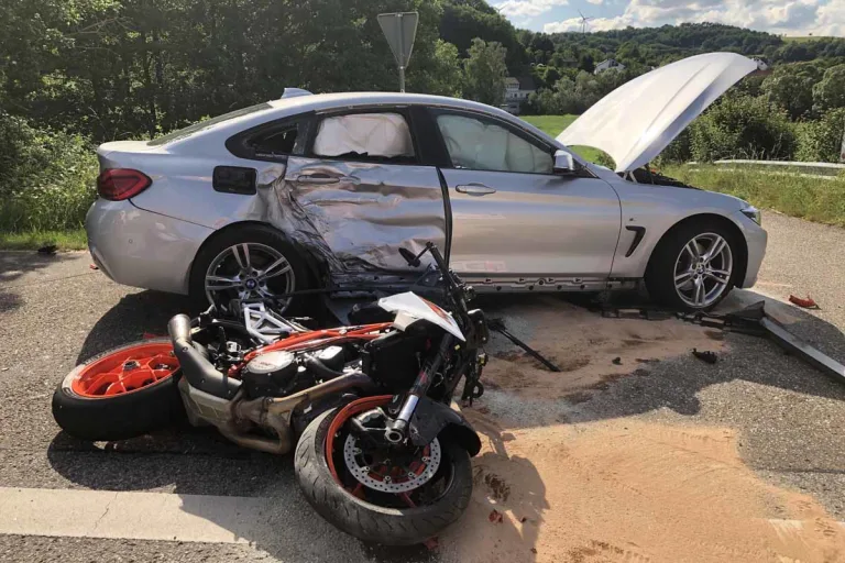 Gimsbach - Biker bei Unfall getötet