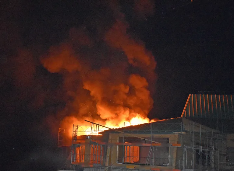 Brand in Neubau des Golfclubs in Hildisrieden - Feuer schnell gelöscht, niemand verletzt