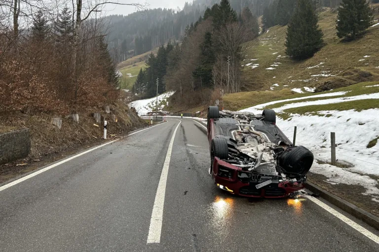 Urnäsch AR – Probefahrt mit BMW endet mit Unfall