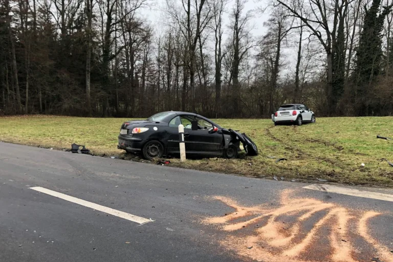 Leimbach TG - Auf Kreuzung verunfallt - zwei Verletzte