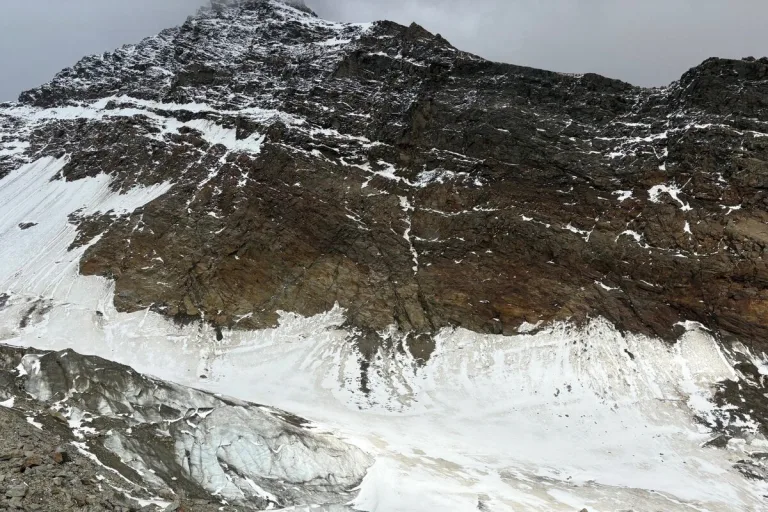 Tödlicher Unfall in Saas-Grund VS – Identität der Bergsteigerin geklärt
