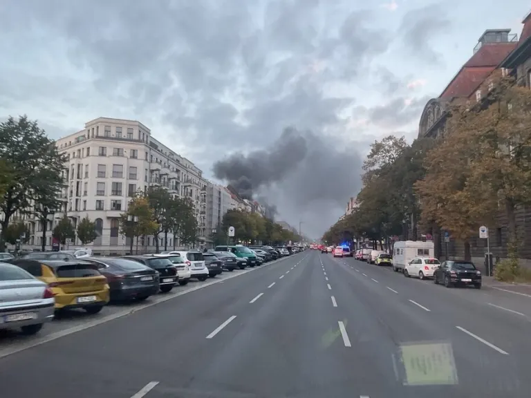 Berlin – 21 Menschen nach Großbrand in Bar verletzt