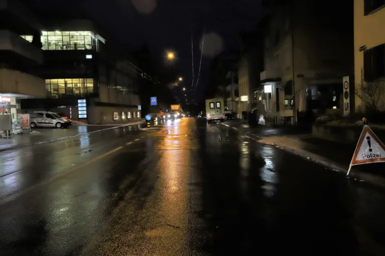 St. Gallen - Auto kollidiert auf Zürcher Strasse mit Fussgängerin