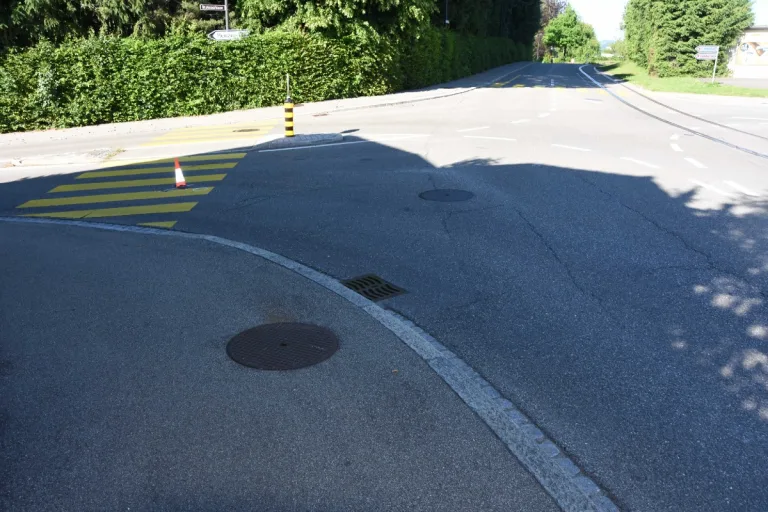 6-jähriges Kind und Auto stossen in Uzwil SG zusammen - Autolenker fährt davon