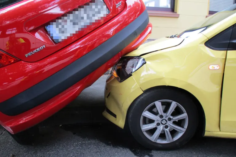 Hilden – Sechs Verletzte nach Verkehrsunfall – hoher Sachschaden