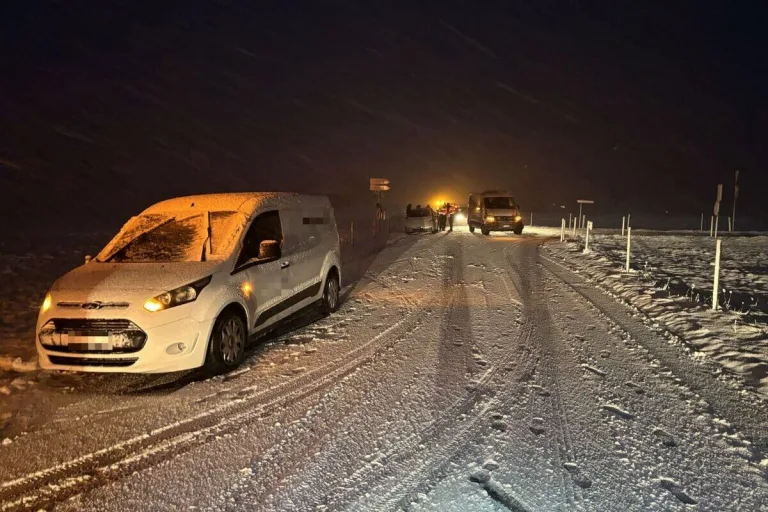 Mollis GL – Mit Sommerreifen auf Schnee verunfallt 