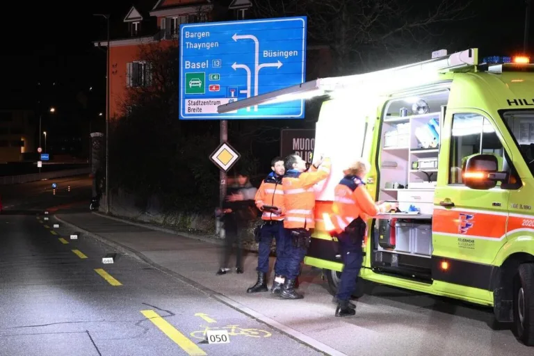 Feuerthalen ZH - 59-Jähriger stirbt noch an der Unfallstelle