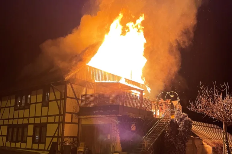 Oberkulm AG - Vollbrand in Mehrfamilienhaus - Mehrere Haustiere tot