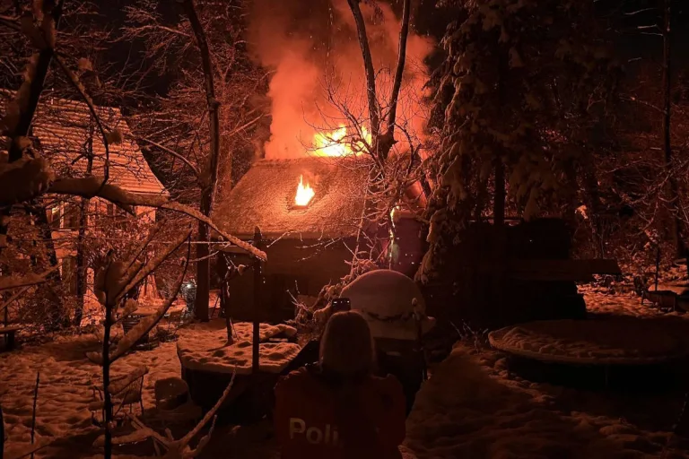Regensdorf ZH – Brand in ehemaligem «Wäschehäuschen» verursacht grossen Sachschaden