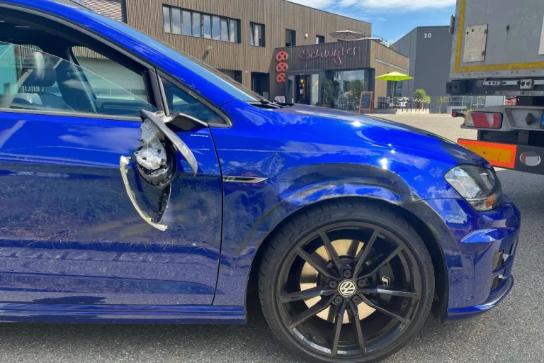 St.Gallen - Streifkollision zwischen Sattelmotorfahrzeug und Auto - Alkohol war im Spiel