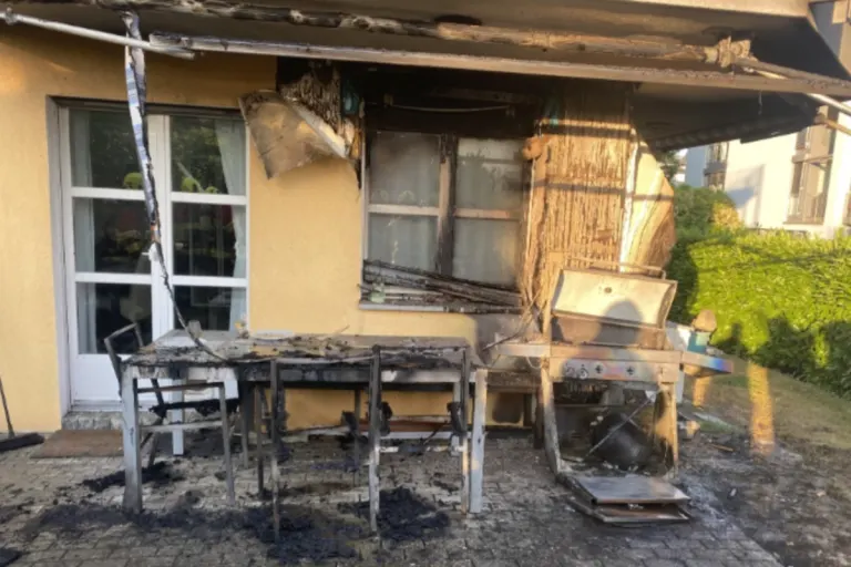 Baar ZG - Hoher Sachschaden nach Grillbrand