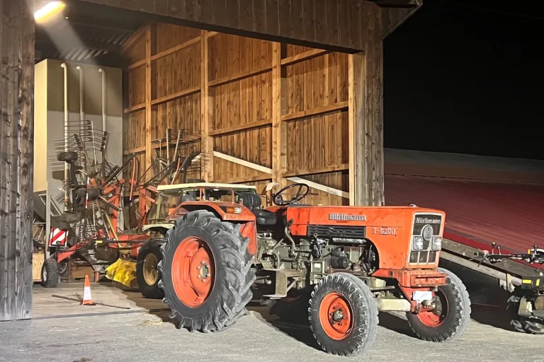 Dietschwil - Kirchberg SG - Traktor überrollt einen Bauern 