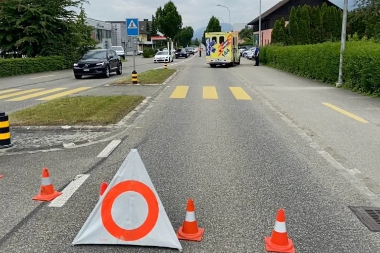 Selzach SO - Fussgängerin von einem Auto erfasst