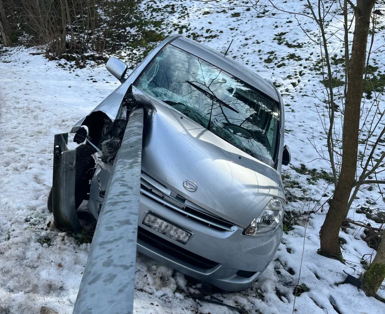 Neckertal SG – In Kurve die Kontrolle verloren und in Leitplanke geprallt