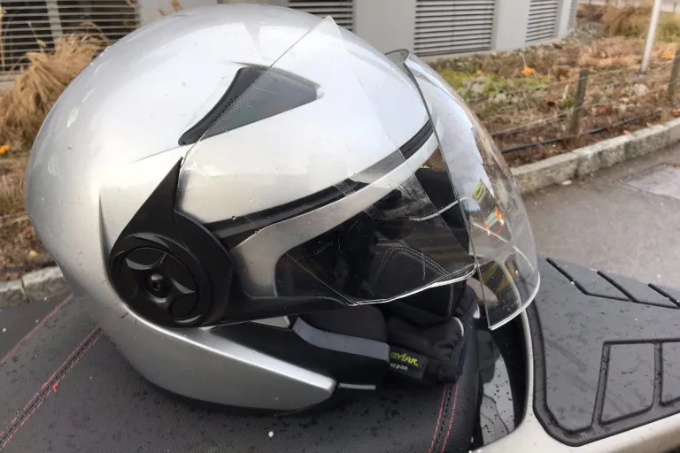 Schaffhausen – Alleinunfall mit Motorrad vor Fussgängerstreifen