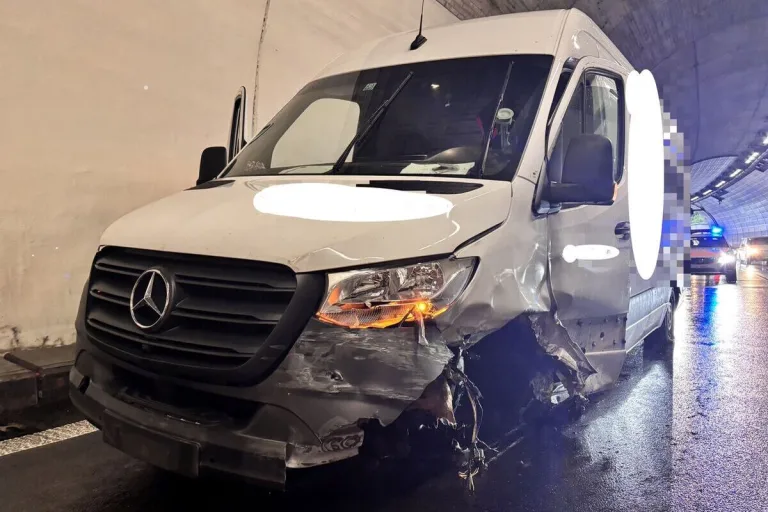 Mühlehorn GL – Totalschaden nach Alleinunfall auf der A3