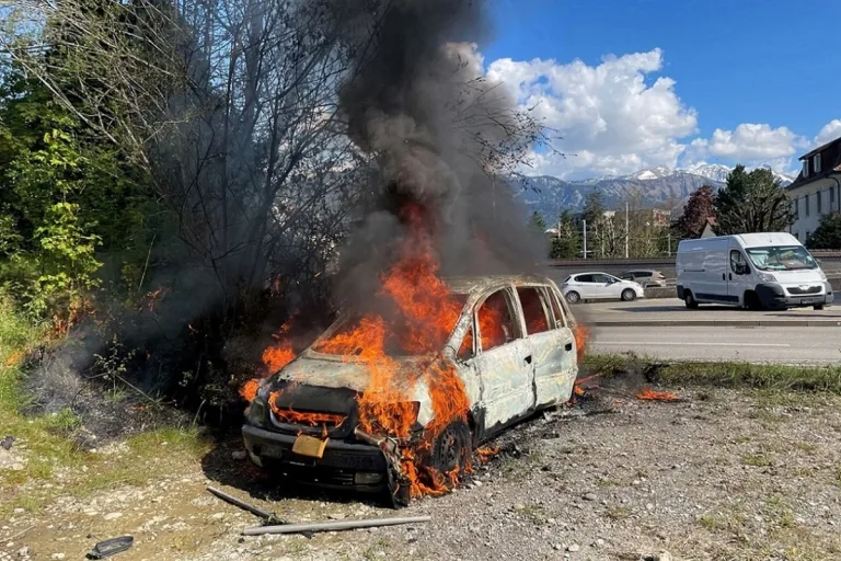 Bulle FR - 14-Jähriger zündet Auto an 