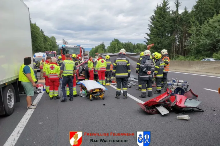 Bad Waltersdorf – Lenkerin nach Unfall mit Lkw verletzt