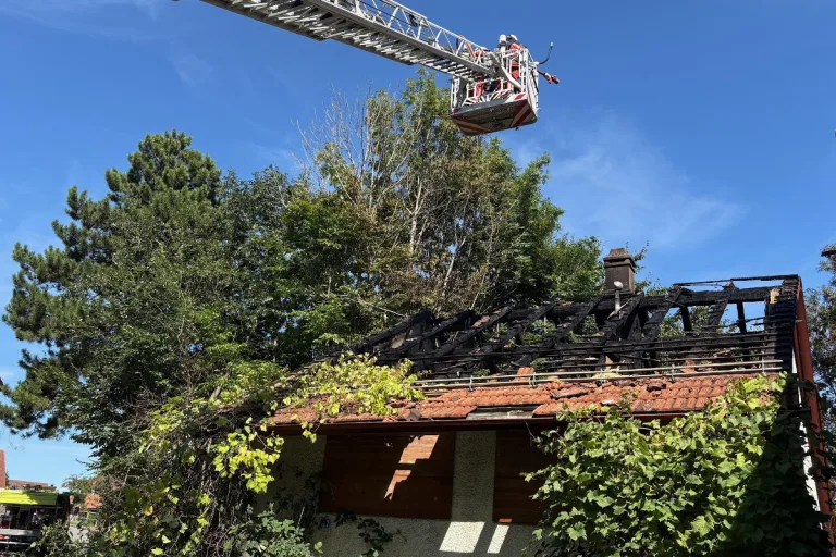 Brand in Ebmatingen ZH – Leerstehendes Haus wird durch Feuer zerstört