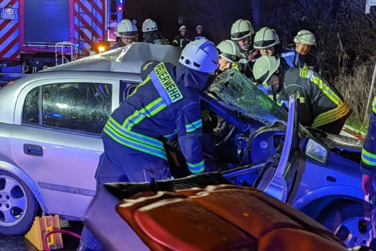 Neuenkirchen – Autofahrerin stirbt bei Unfall auf nasser Straße