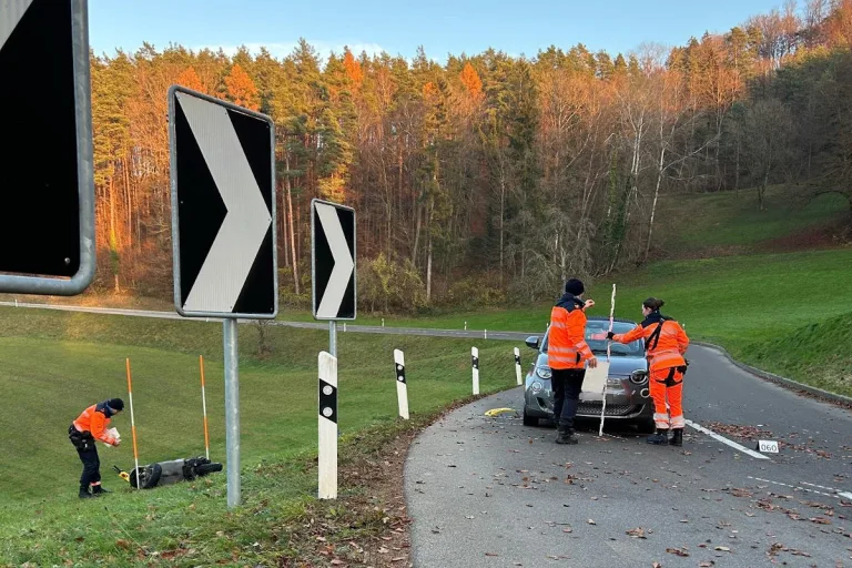 Teufen ZH – Jugendlicher Rollerfahrer verunfallt in Kurve
