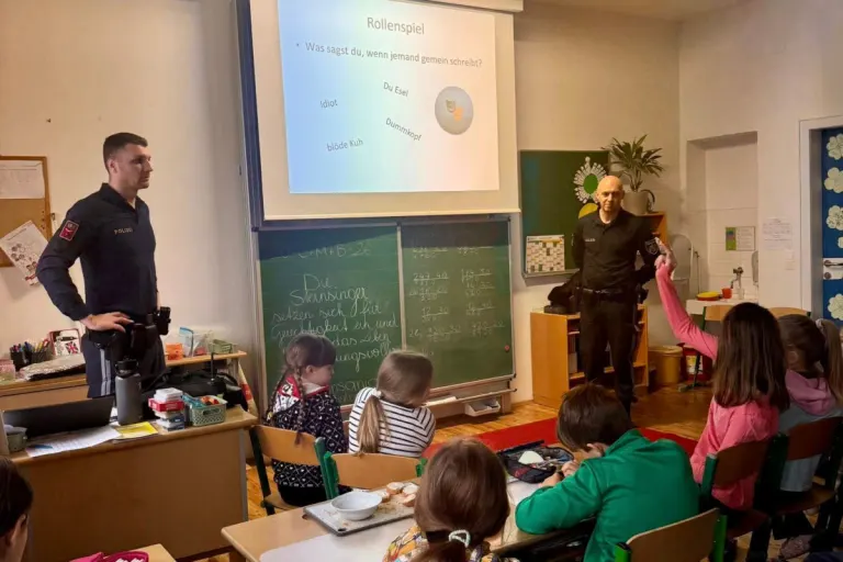 St. Georgen – Polizei klärt Schüler über Internetgefahren auf