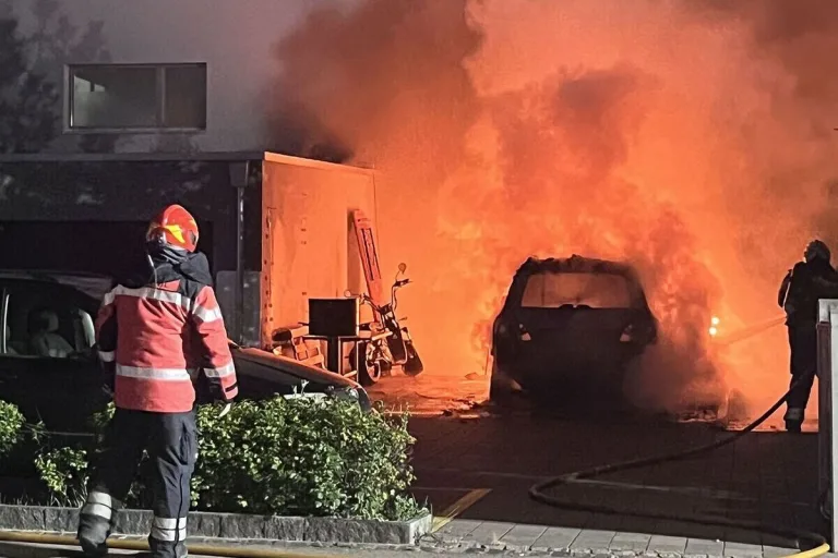 Therwil BL – Auto geht in Flammen auf – Verdacht auf Brandstiftung