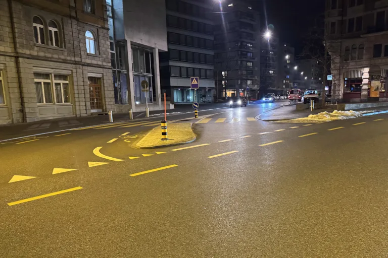 St.Gallen – Fussgängerin von Auto angefahren und verletzt