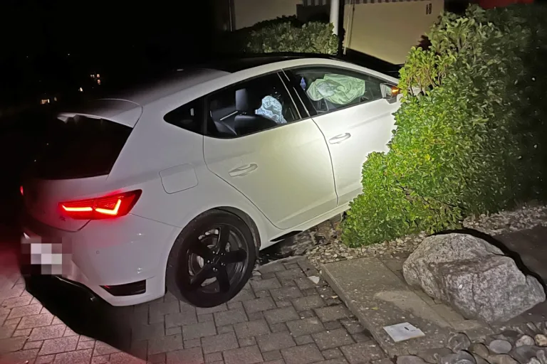 Selbstunfall in Scherzingen TG - Junger Autofahrer schläft während der Fahrt ein