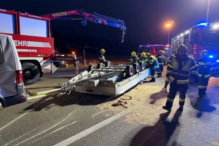 St. Veit an der Glan K – Anhänger mit Weizenladung kippt