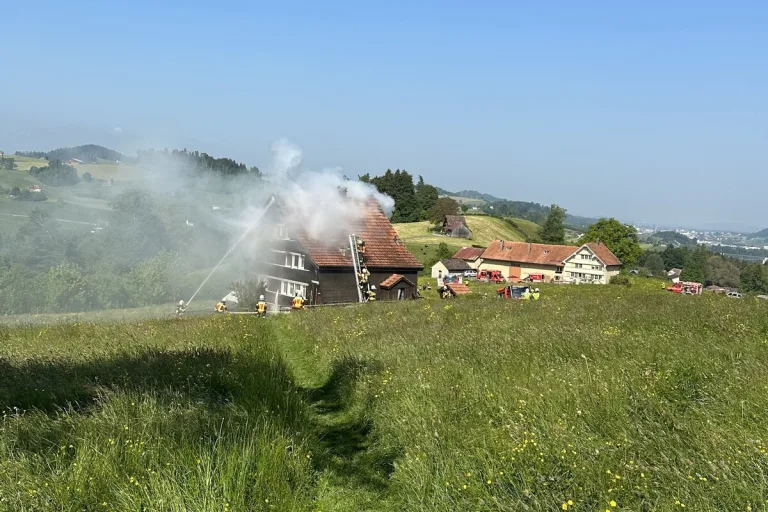  Niederteufen AR - Enormer Sachschaden nach Hausbrand