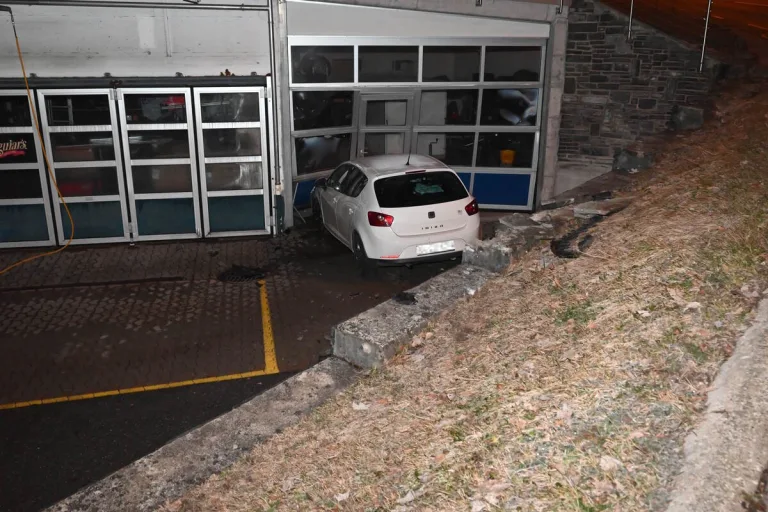 Degersheim SG - Alkoholisiert gegen eine Garage geprallt