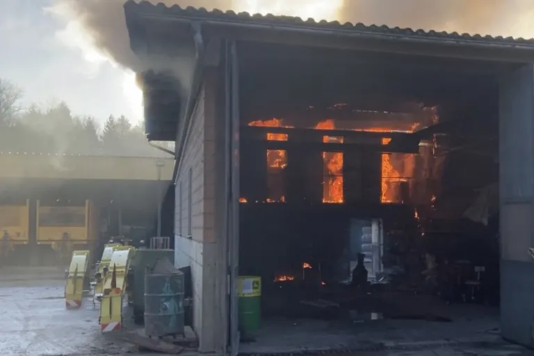 Scheuren BE - Werkstatt eines Bauernhauses in Brand geraten 