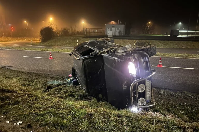 Oberentfelden AG - Polizei stellt leeren Opel nach Unfall fest