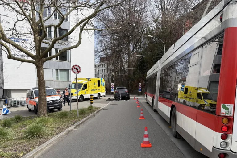 St. Gallen SG - Unfall zwischen Auto und E-Bike