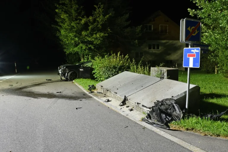 Eigenthal LU - Heftiger Crash unter Drogeneinfluss