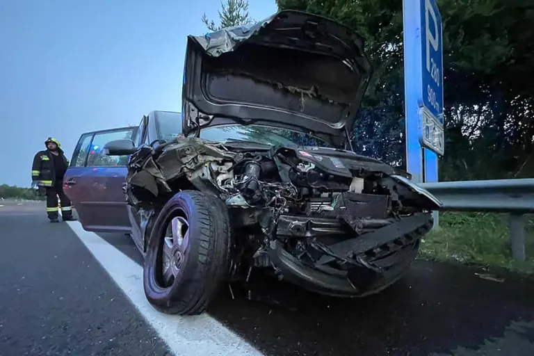 Sekundenschlaf auf der A2 in Völkermarkt - Vier Verletzte, darunter Mutter mit Kleinkind