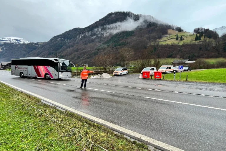 Wolfenschiessen NW - Reisecarkontrolle im Engelbergertal