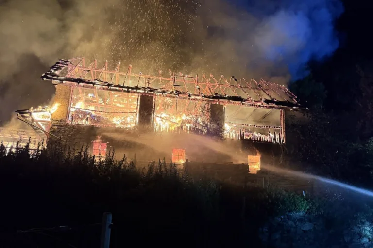 Obermillstatt – 240 Feuerwehrleute kämpfen gegen Großbrand