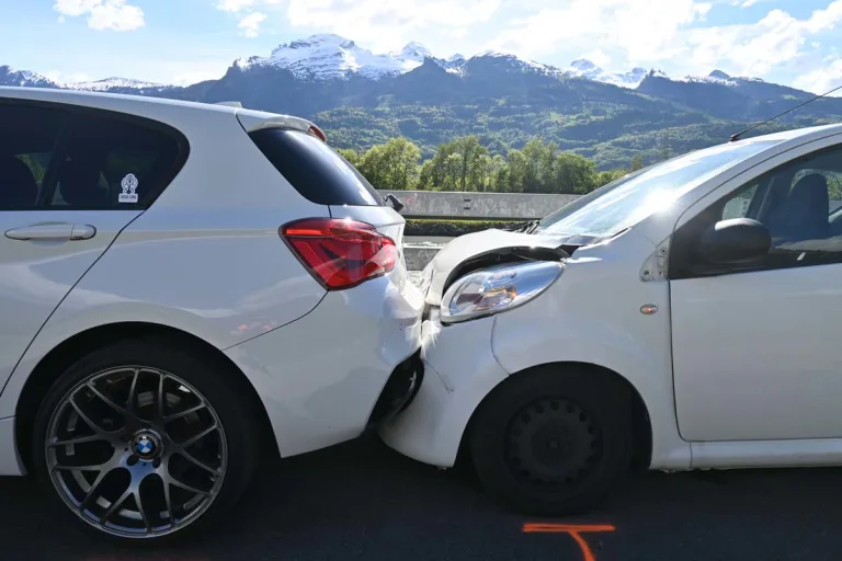 Vaduz FL - Unfall auf dem Rheindamm - Zwei Frauen verletzt
