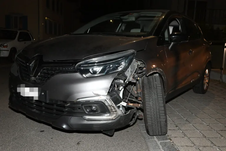 Niederuzwil SG – Alkoholisierter Lenker prallt in parkierte Autos