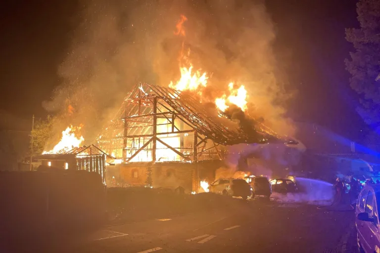 Freudwil (Uster) ZH - Vollbrand zerstört Wohnhaus komplett