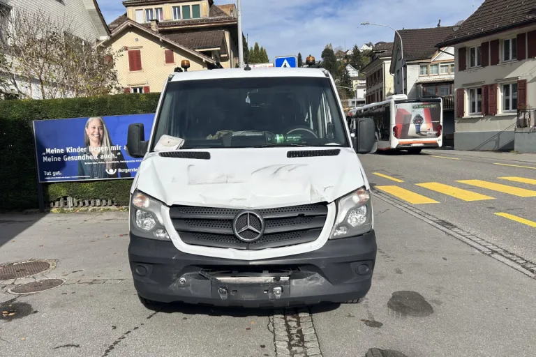 Herisau AI – Lieferwagenfahrer alkoholisiert verunfallt