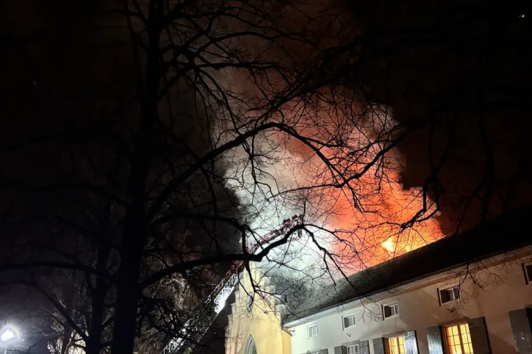 Zürich – Zeugen zum Brand am Lindenhof gesucht